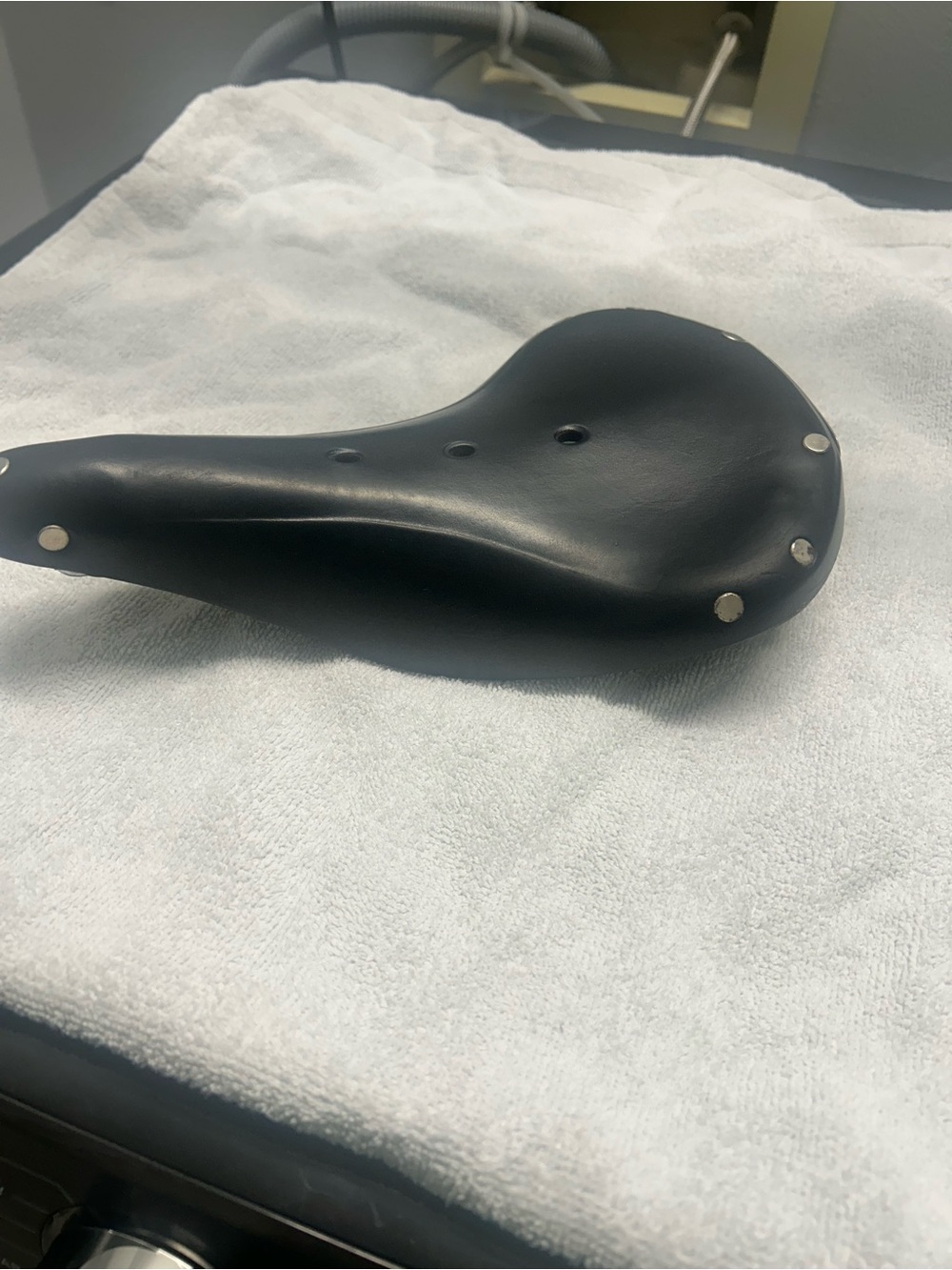 Brooks B17 Leather Bicycle Saddle - Picture 3 of 5